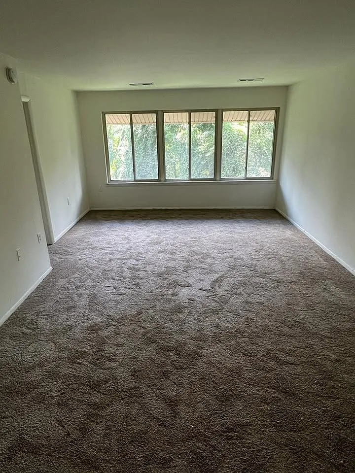 1 bed, 950 sqft, $1,900 — Photo 2