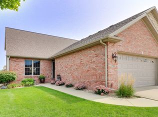 1722 Dunraven Rd, Bloomington, IL 61704