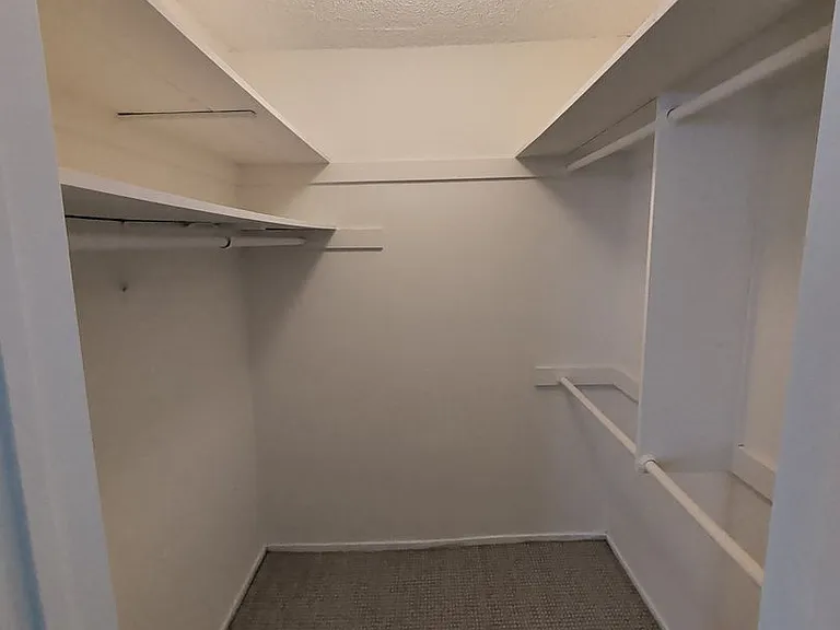 415 Montana Ave — Photo 17