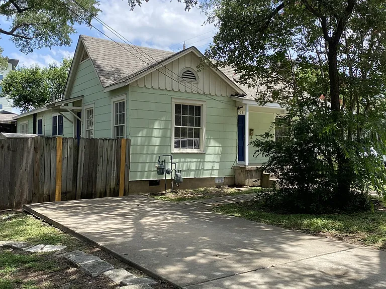 3901 Willbert Rd — Photo 4