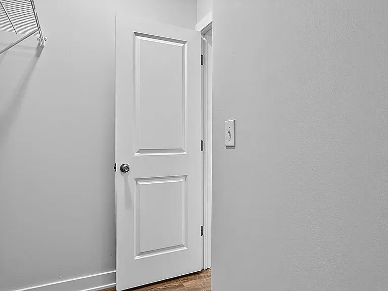 3953 Unit B (Upper level)