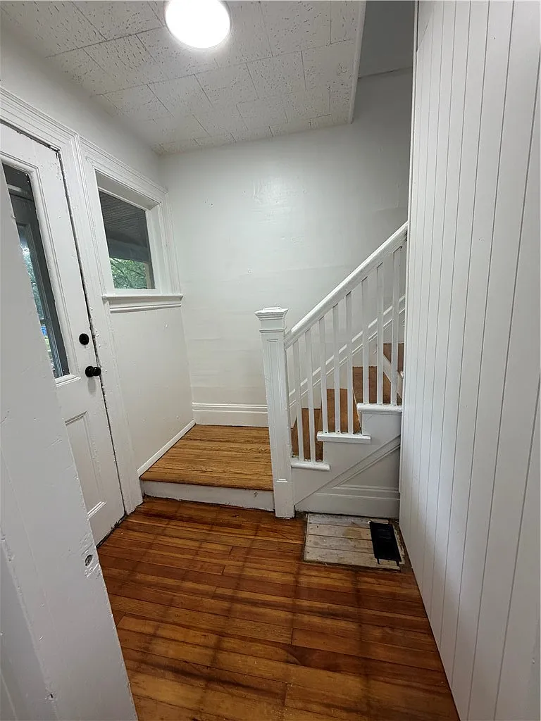 3 bed, 1.0 bath, 2720 sqft, $1,500 — Photo 3