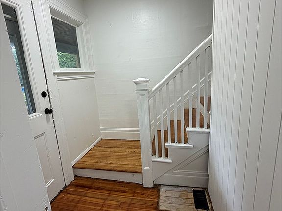 3rd image of 392-394 Columbia Ave