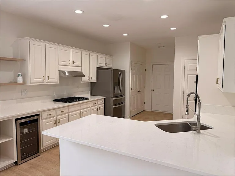 325 North Ct — Photo 7