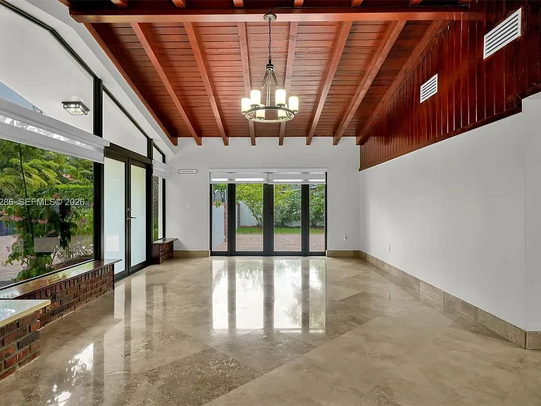 6820 SW 86th Ave — Photo 5