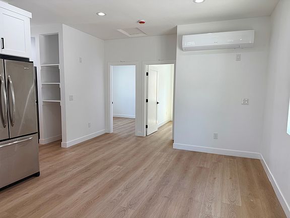 5th image of 7746 Pickering Ave