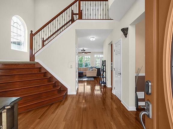 3rd image of 4668 Chantry Dr