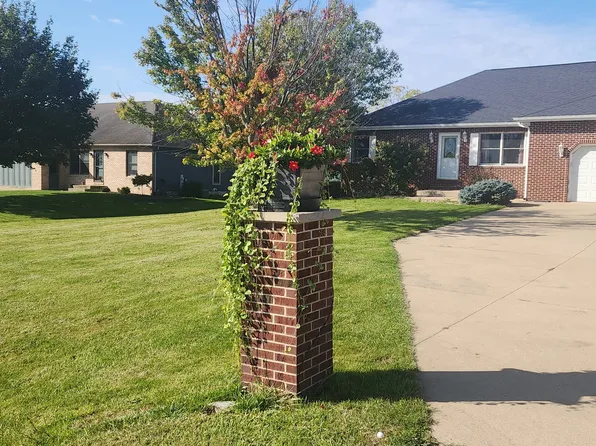 3B Richard Hallett Rd, La Salle, IL 61301