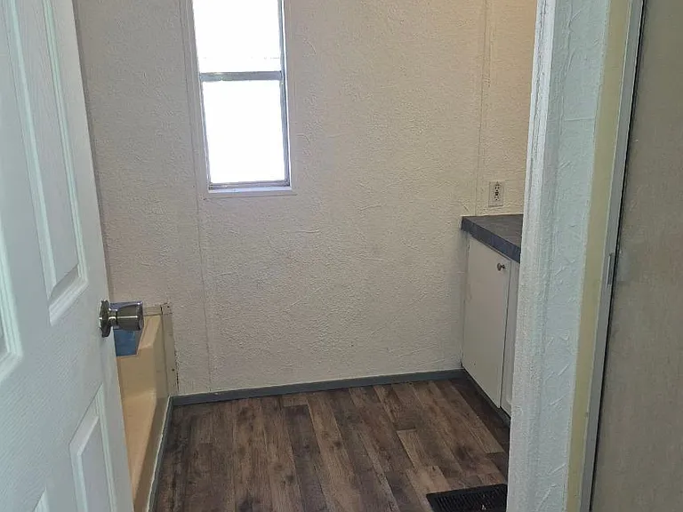 209 S Avenue B — Photo 9