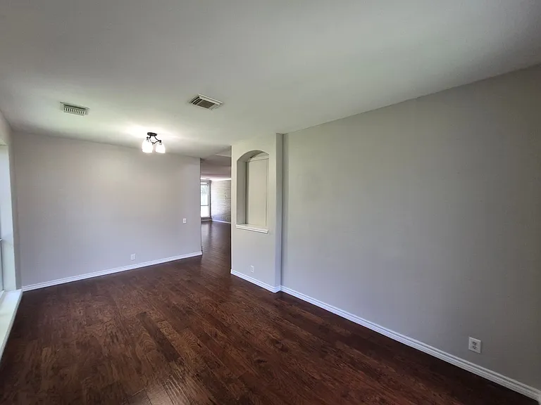 712 Moss Wood — Photo 8
