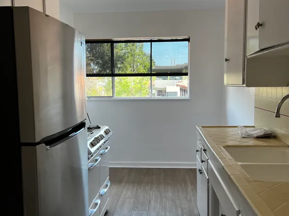 1477 Havenhurst Dr, West Hollywood, CA