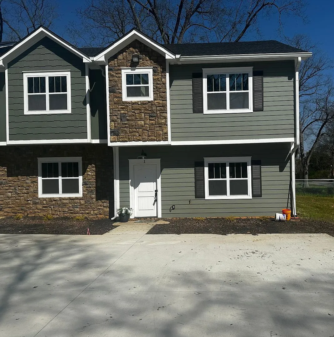 1223 S Main St — Photo 3