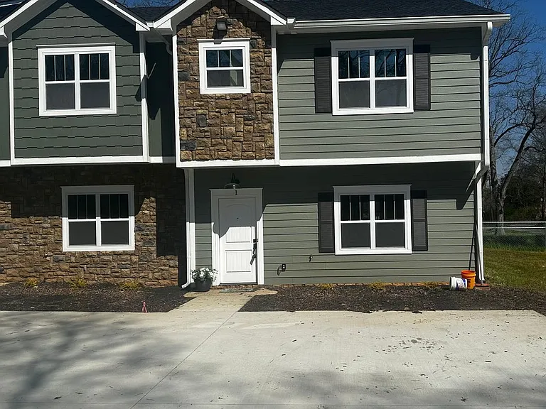 1223 S Main St — Photo 4