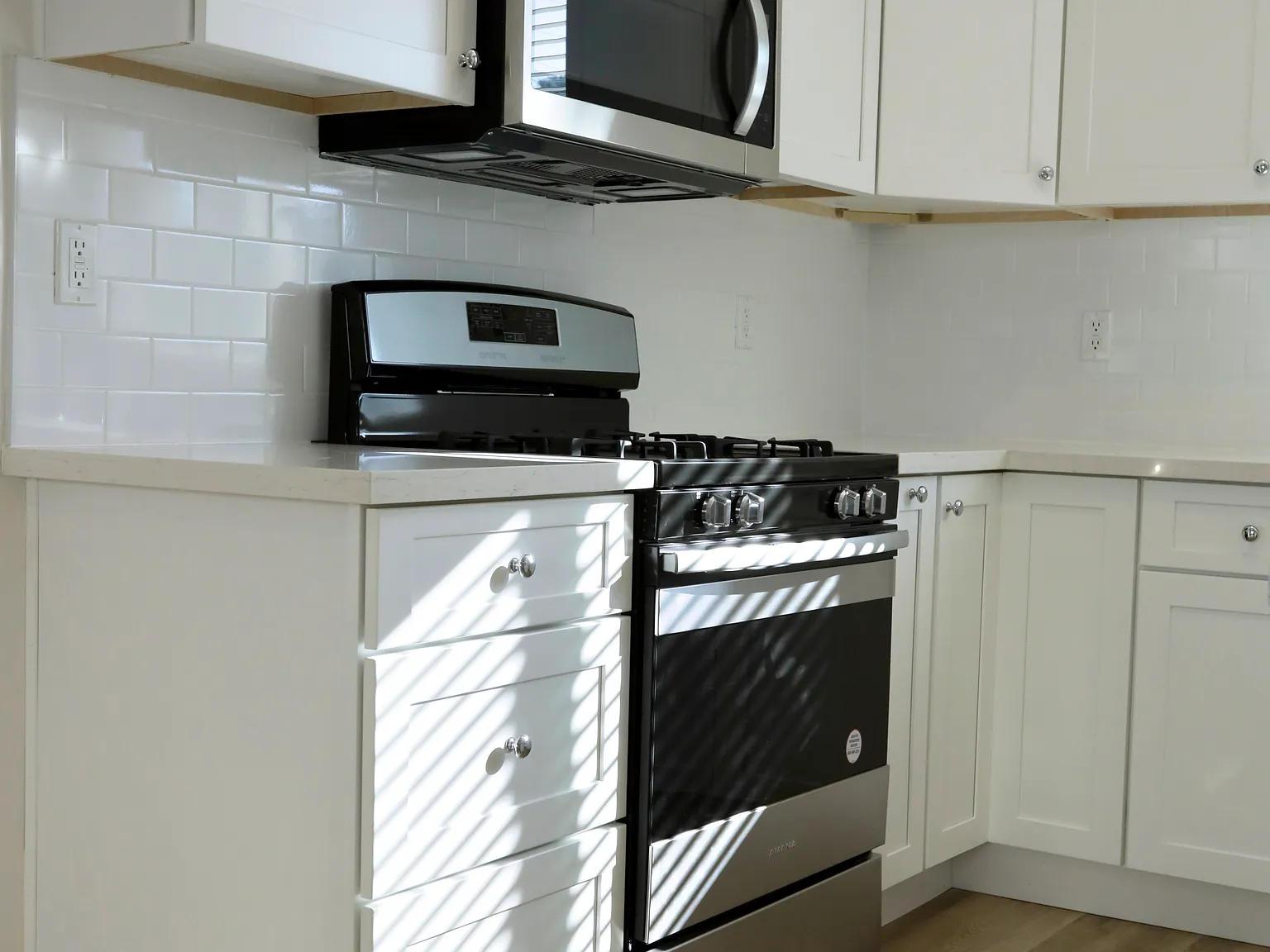 3 bed, 3.5 bath, 1500 sqft, $3,750 — Photo 4
