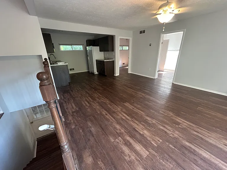 304 S Bayly Ave — Photo 4