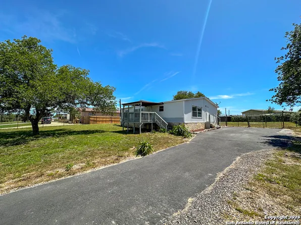 23106 White Hickory, Elmendorf, TX 78112