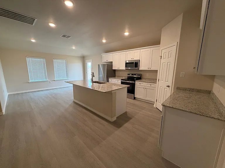 1337 Loess St — Photo 3
