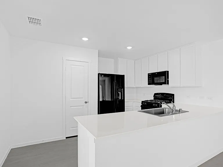 921 Mossycup St — Photo 3