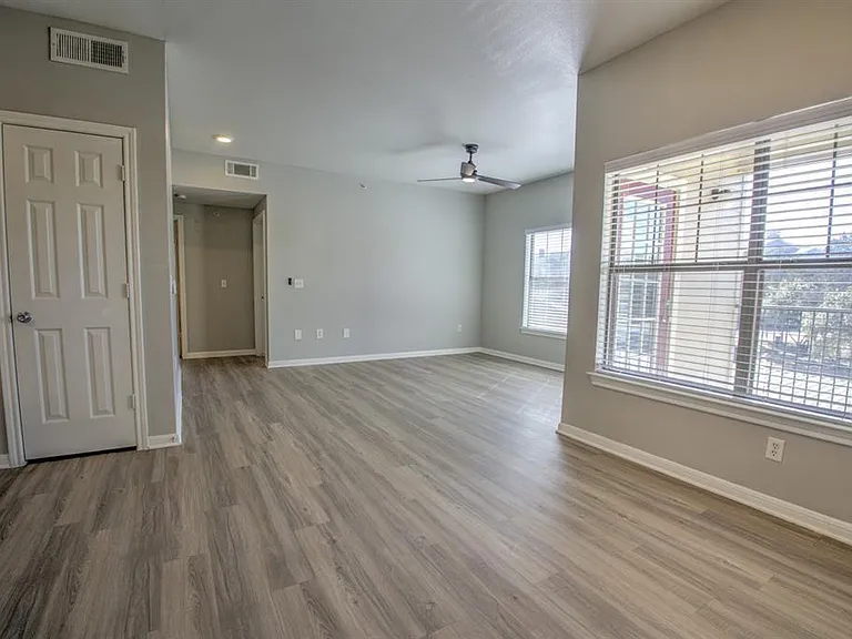 2320 Gracy Farms Ln #1323 — Photo 8