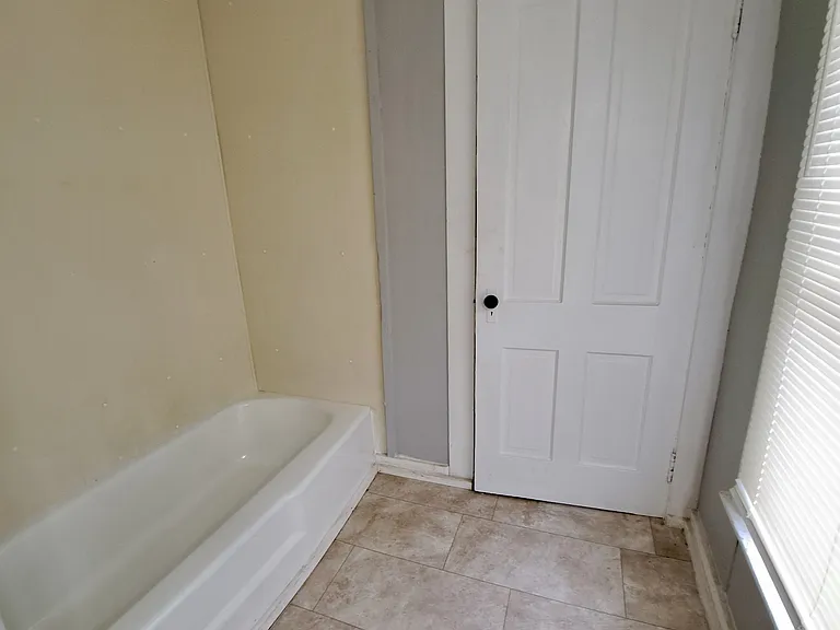 316 N Jackson St — Photo 11