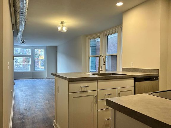 3rd image of 2039 Green St APT 2