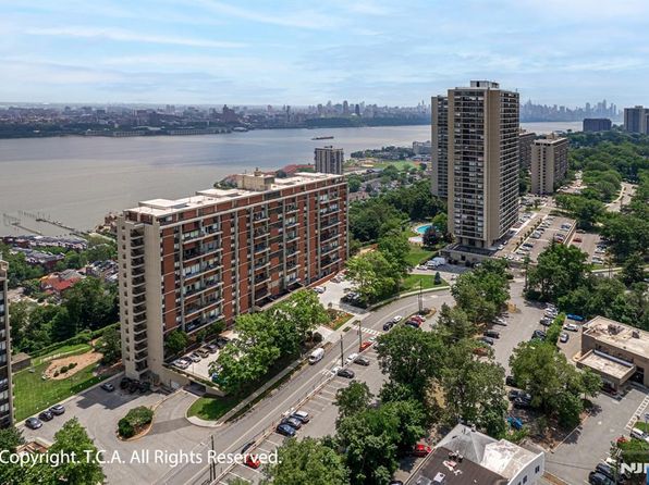 6 Horizon Rd APT 2402, Fort Lee, NJ 07024