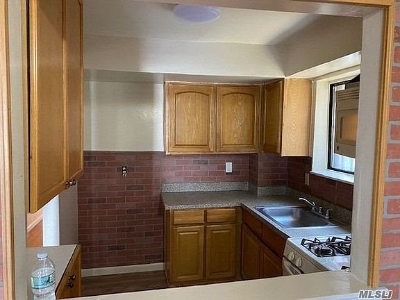 4th image of 202-19 Foothill Ave