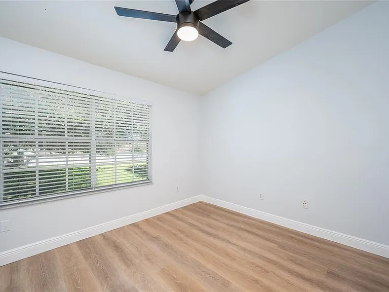 1150 Vineland Pl — Photo 17