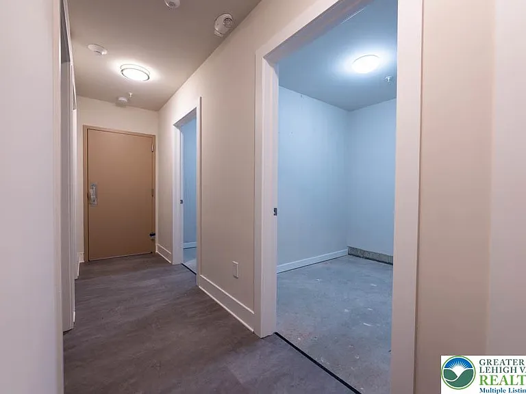 1275 E 4th St #202 — Photo 23