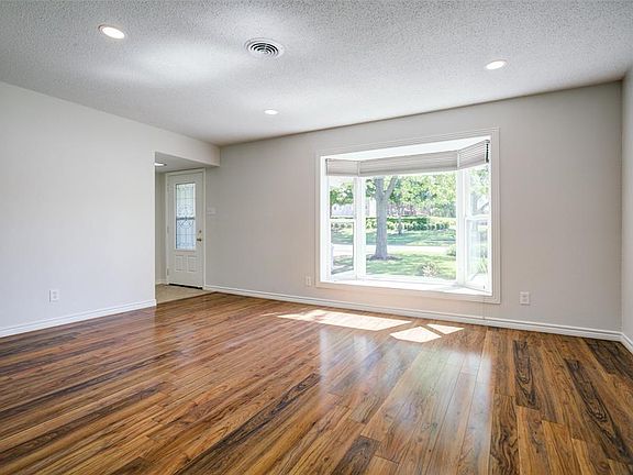 4th image of 101 Dogwood Dr