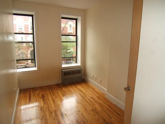 Rented by Joel Weisz, LREB | media 5