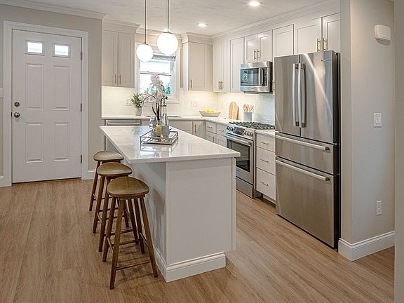 4th image of 15 Mickelson Ln #15