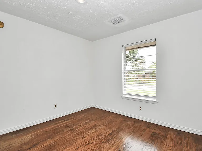 10131 Kent Towne Ln — Photo 34
