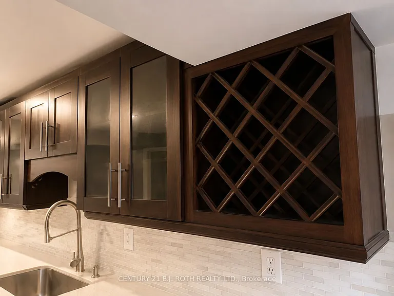 Succession Cres — Photo 15