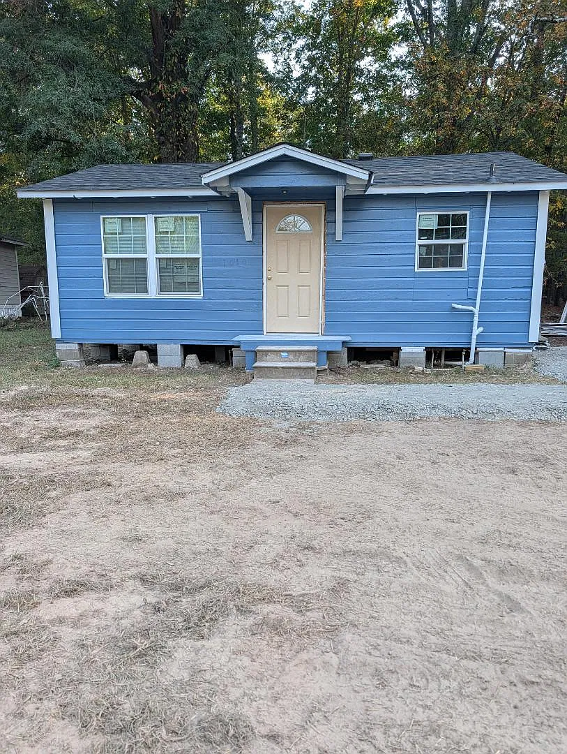 1010 E 38 th Street — Photo 1