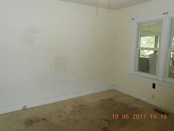 4th image of 423 Highland Cir