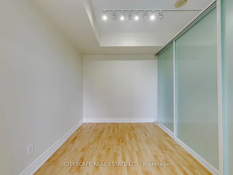 8 Scollard St #1108 — Photo 13