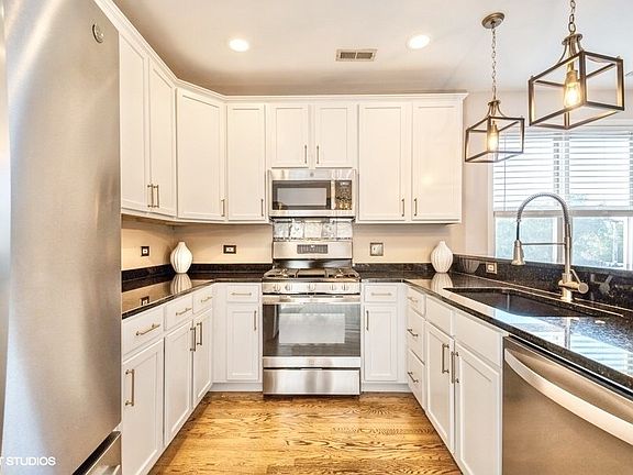 4th image of 2701 N Campbell Ave #3