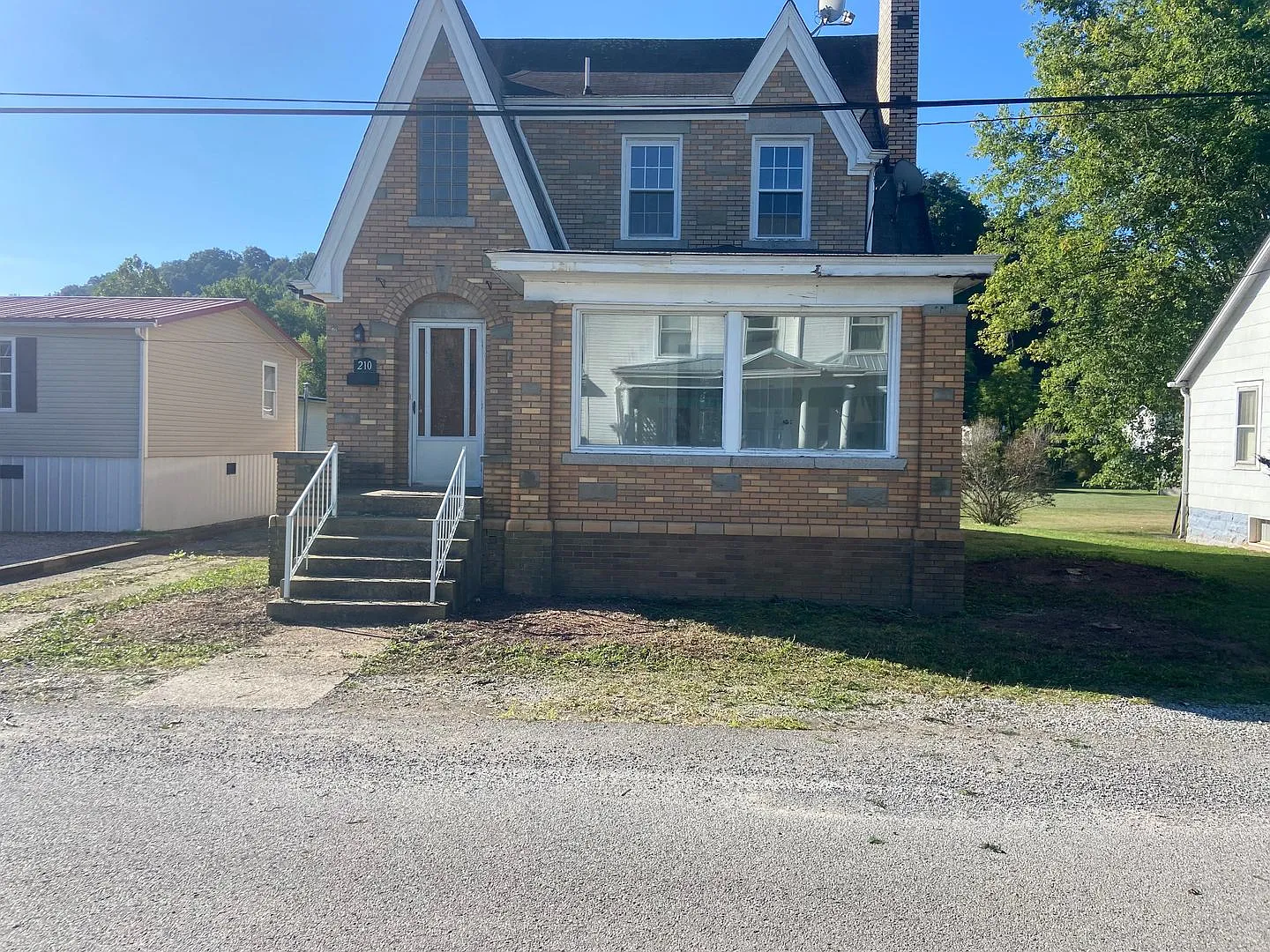 210 Hunter St photo 1
