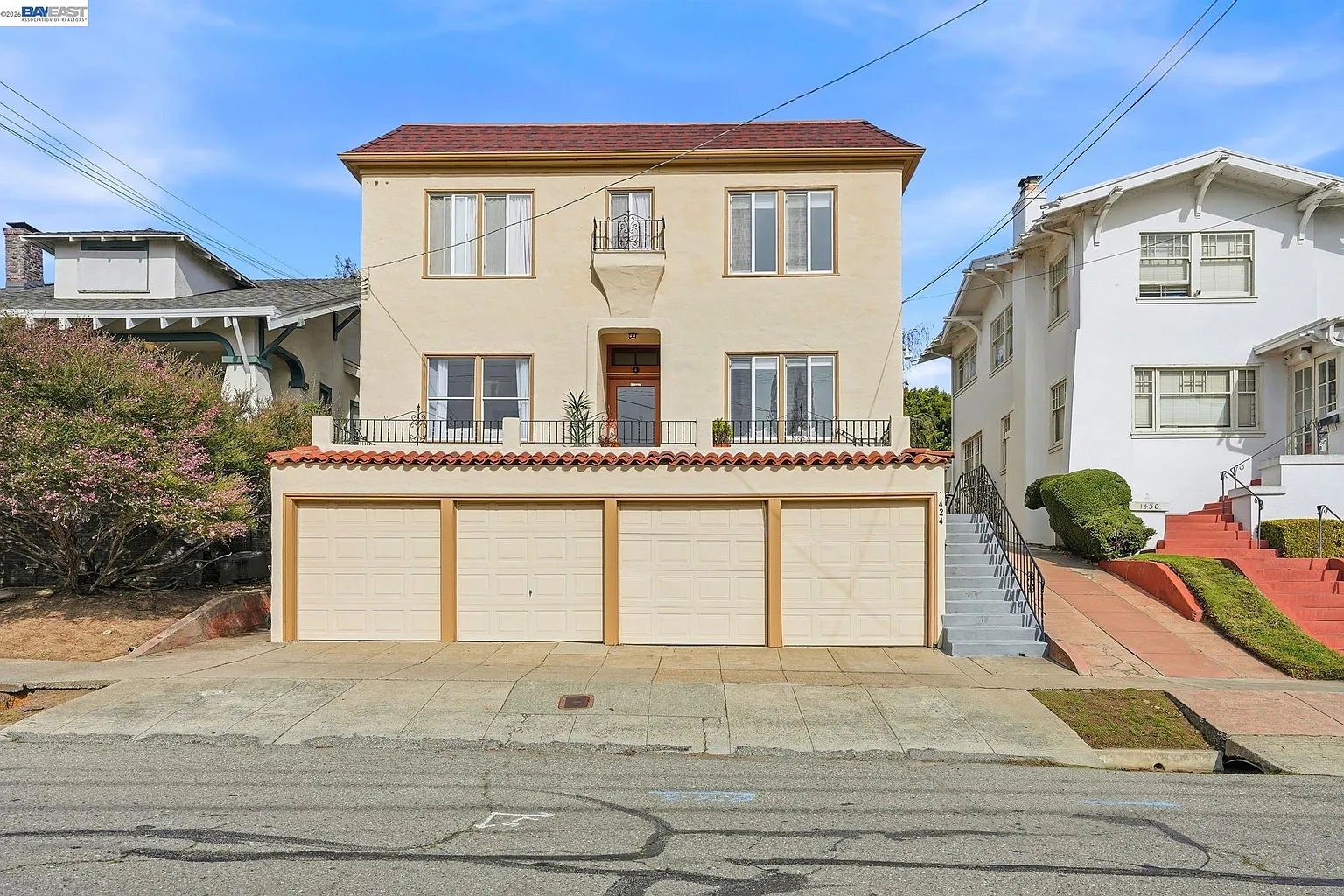 1424 Hampel St photo 1