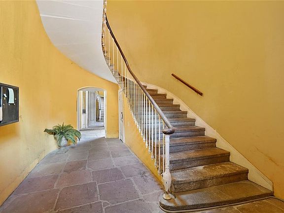 3rd image of 1303 Burgundy St APT 11