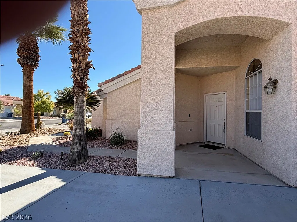 3 bed, 2.0 bath, 2105 sqft, $2,275 — Photo 3