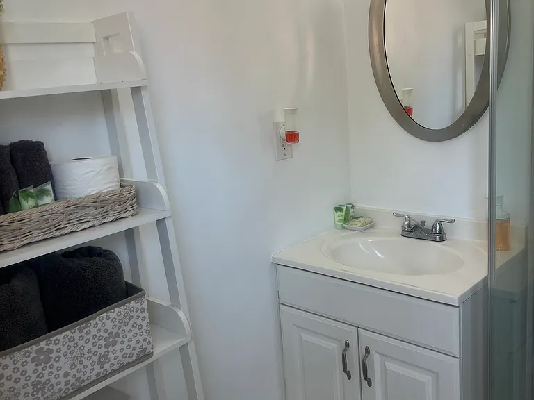 1444 Alvira St — Photo 9