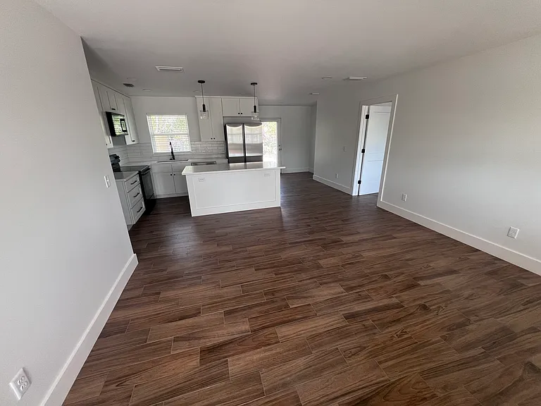 2904 W 21st St — Photo 7