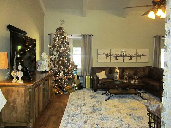 3rd image of 2702 Oaklawn Dr