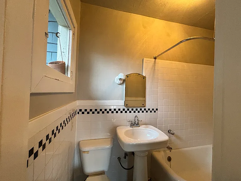 716 N J St #D — Photo 5