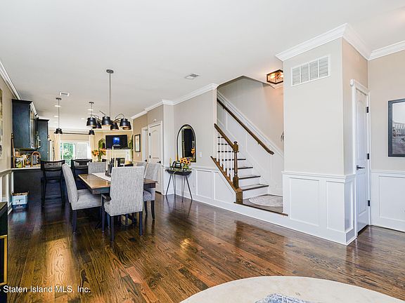 5th image of 119 Berkshire Ln