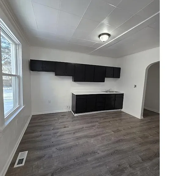 425 Arden Pl — Photo 3