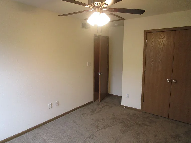 605-607 Glenstone Dr. — Photo 19