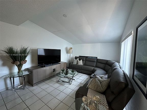 6933 SW 110th Ave, Miami, FL 33173 | Zillow